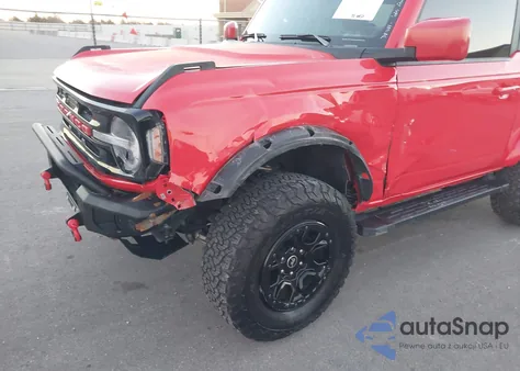 2023 Ford Bronco Outer Banks z USA, uszkodzony, nr VIN 1FMDE5AH0PLB68147